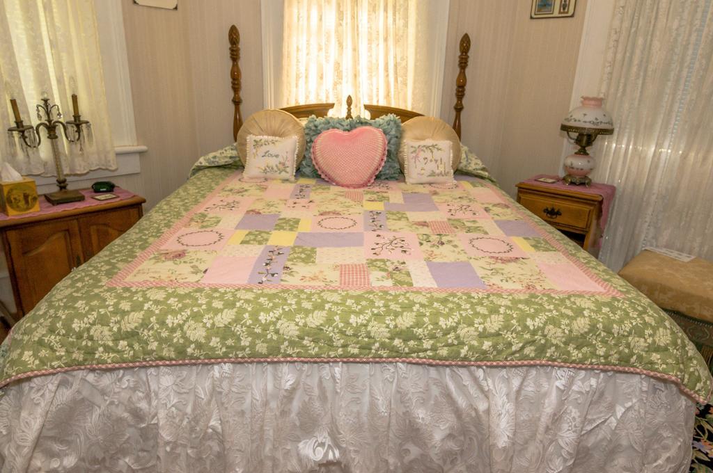 Bed and Breakfast Holly House Of Hamilton Esterno foto