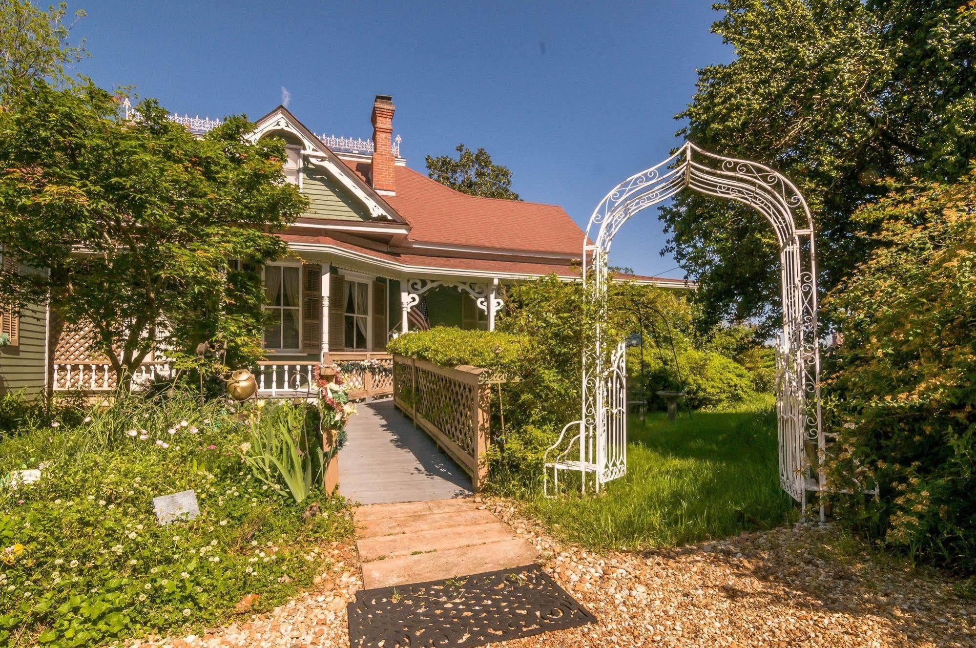 Bed and Breakfast Holly House Of Hamilton Esterno foto